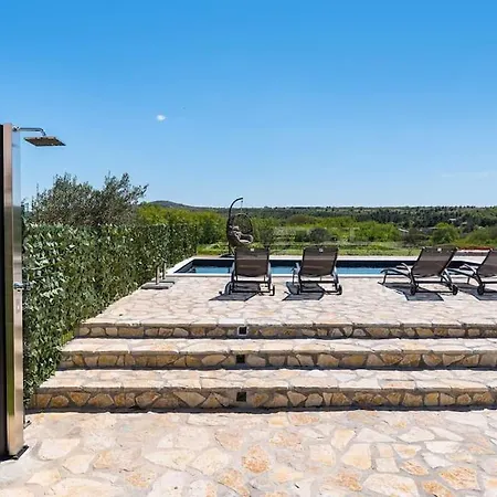 Met Verwarmd Zwembad En Zeezicht *