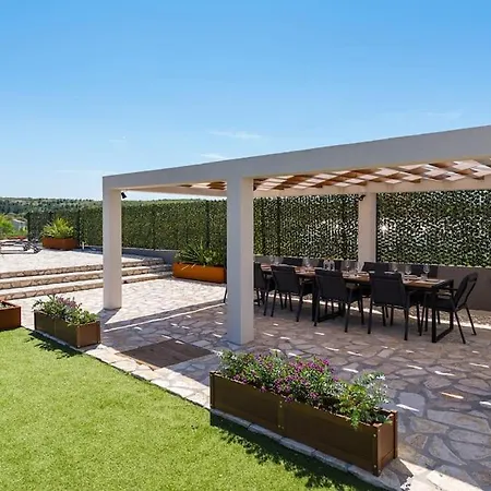 Met Verwarmd Zwembad En Zeezicht Vila *